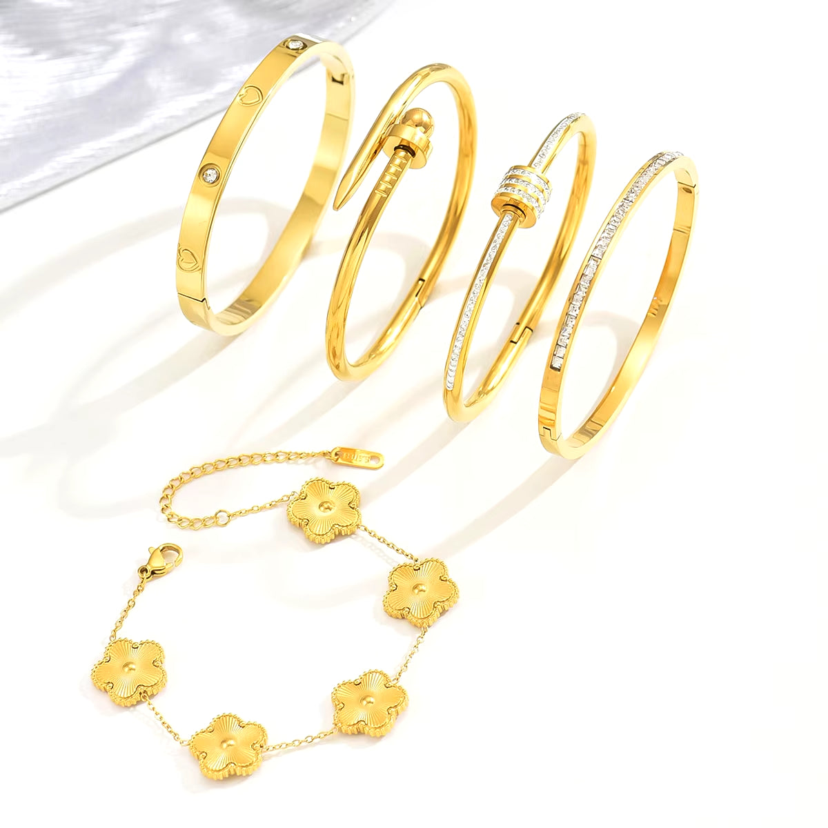 Europe and the United States Hot Stainless Steel Four-Leaf Clover Lucky Bracelet Fashion Women'S Nail Bracelet Gold Bangles